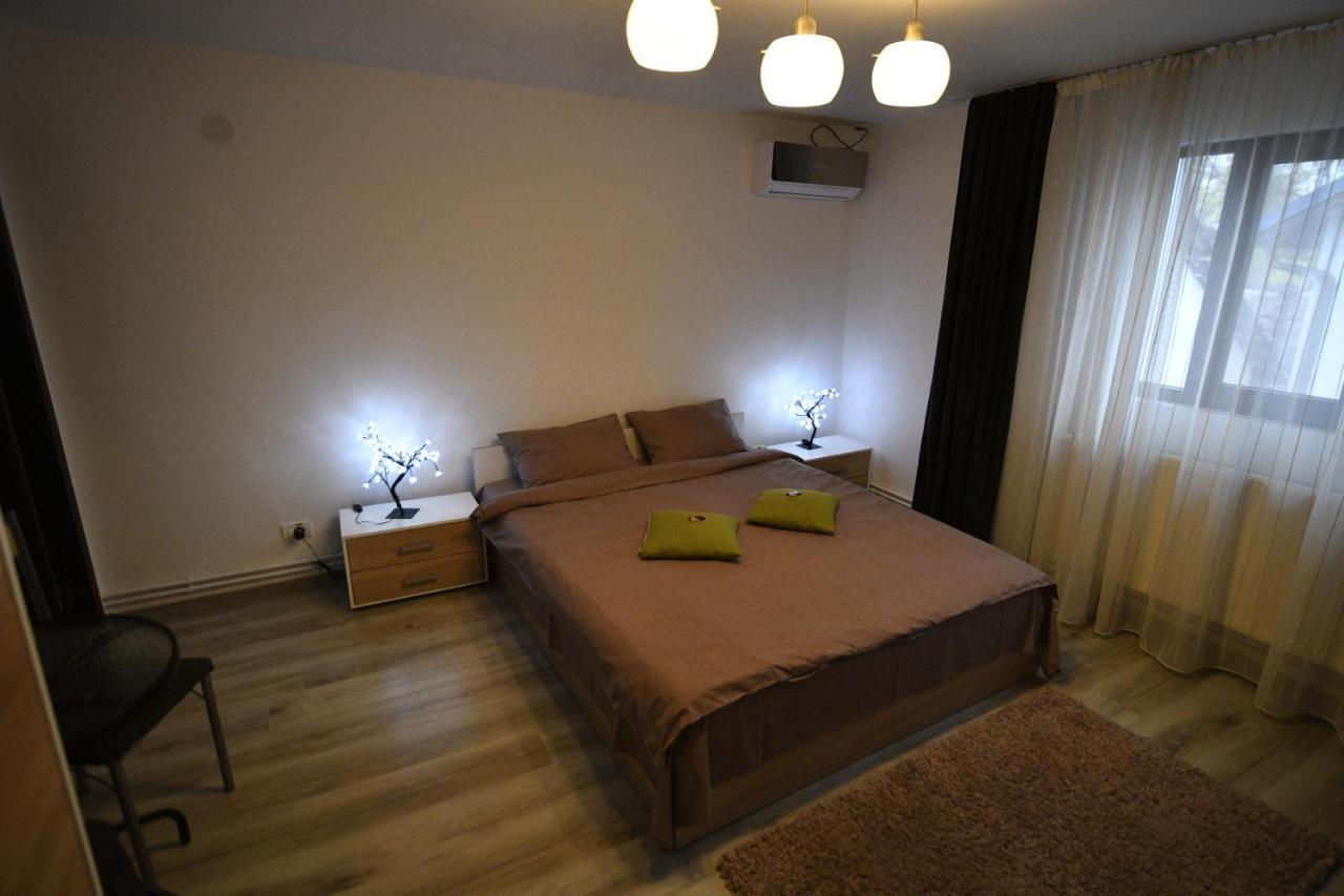 Upstairs Residence Targu Jiu Exterior photo